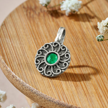Teejh Nurni Green Stone Press on Nosepin