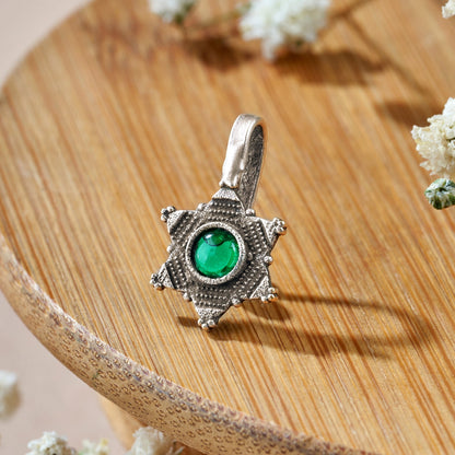 Teejh Rishka Green Stone Press on Nosepin