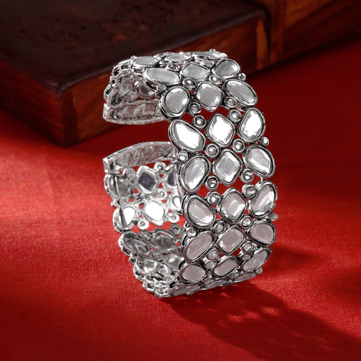 Teejh Kaarvi Round stone Silver Bracelet