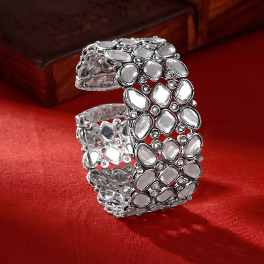 Teejh Kaarvi Round stone Silver Bracelet