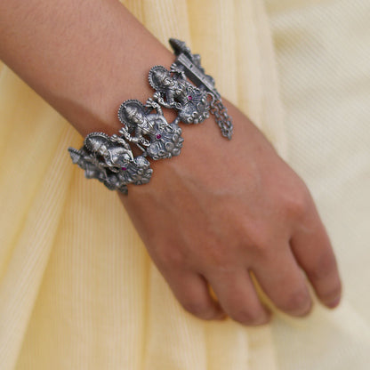 Teejh Sudha Red Stone Silver Oxidised Bangle