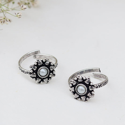 Teejh Miraya White Stone Silver Oxidised Toe Rings