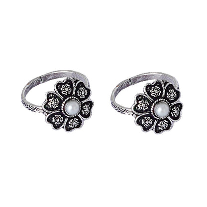 Teejh Ruhi White Stone Silver Oxidised Toe Rings