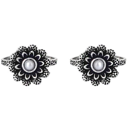 Teejh Tishya White Stone Silver Oxidised Toe Rings