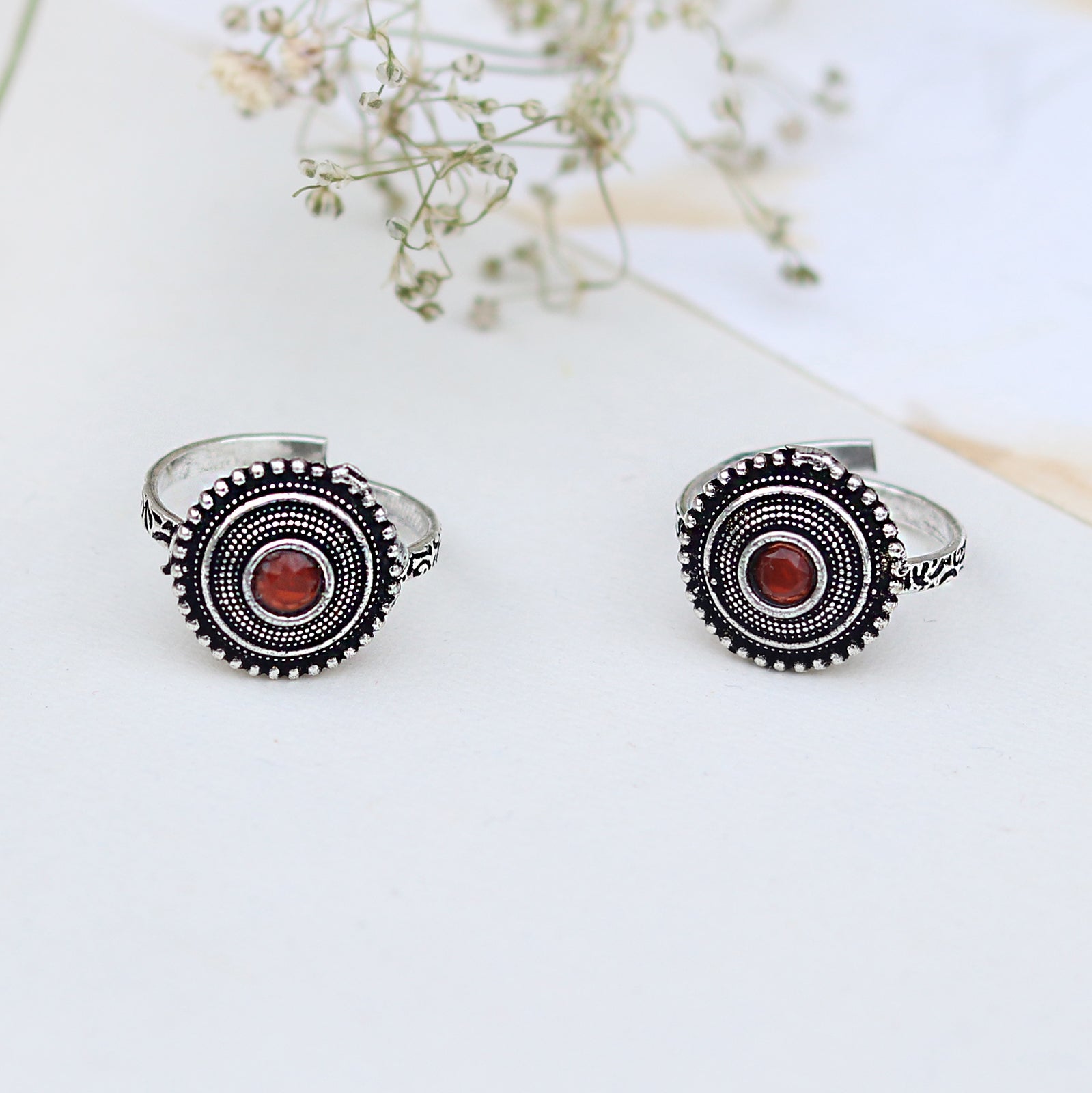 Teejh Shaanvi Orange Stone Silver Oxidised Toe Rings