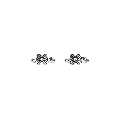 Teejh Dalaja Floral motif silver oxidised toe ring