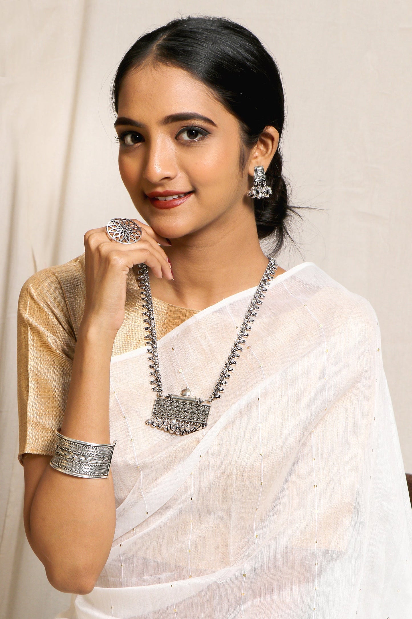 Teejh Dietes Saree & Jewelry Gift Set