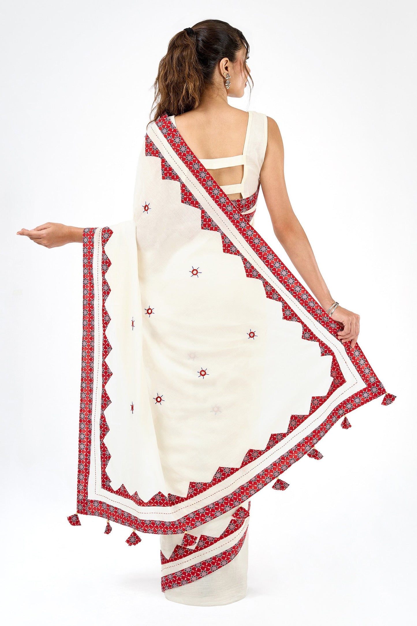 Somikaa Off White Applique & Mirror Work Saree