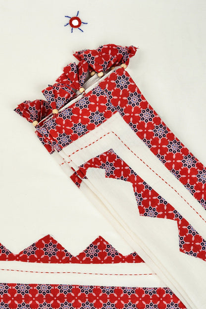 Somikaa Off White Applique & Mirror Work Saree