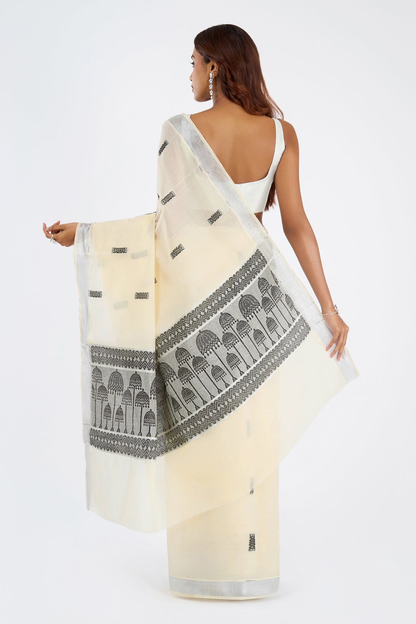 Teejh Mausami Cotton Off white and Black Kasavu Saree