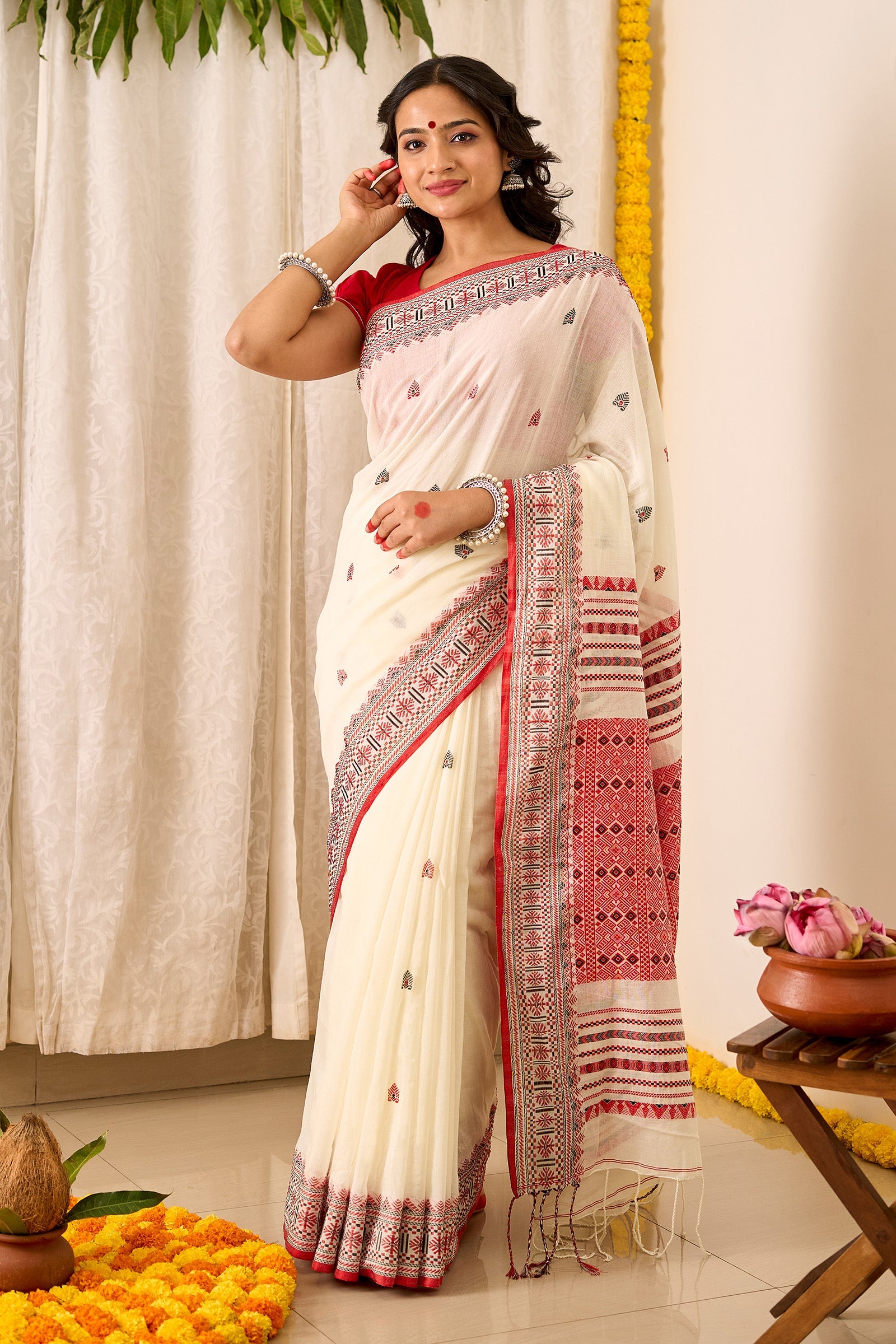 Teejh Alokya OffWhite & Red Cotton Saree