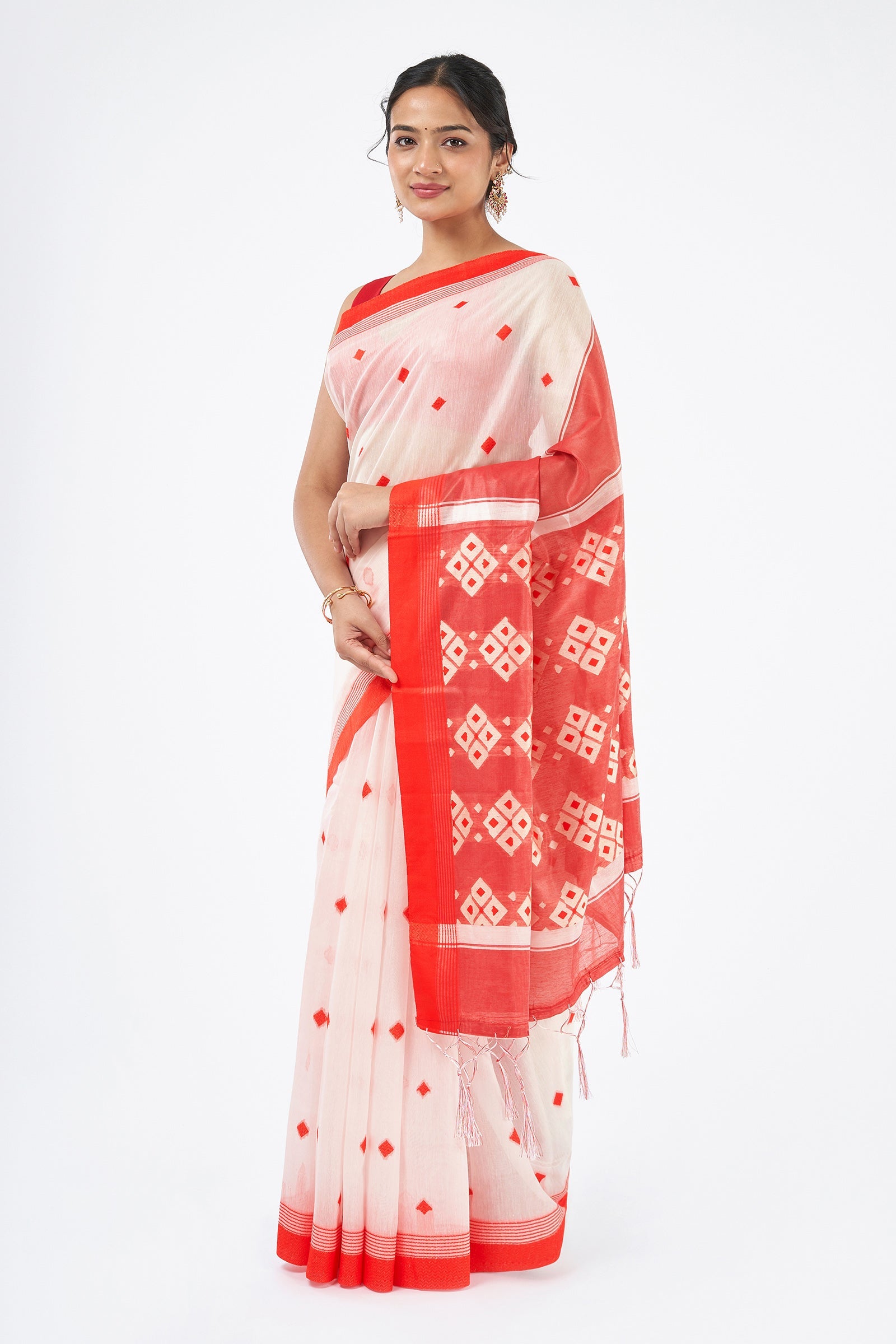 Teejh Shirodiya White & Red Cotton Saree