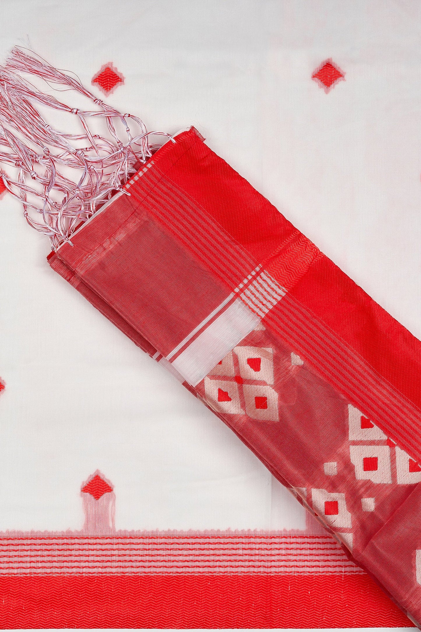 Teejh Shirodiya White & Red Cotton Saree