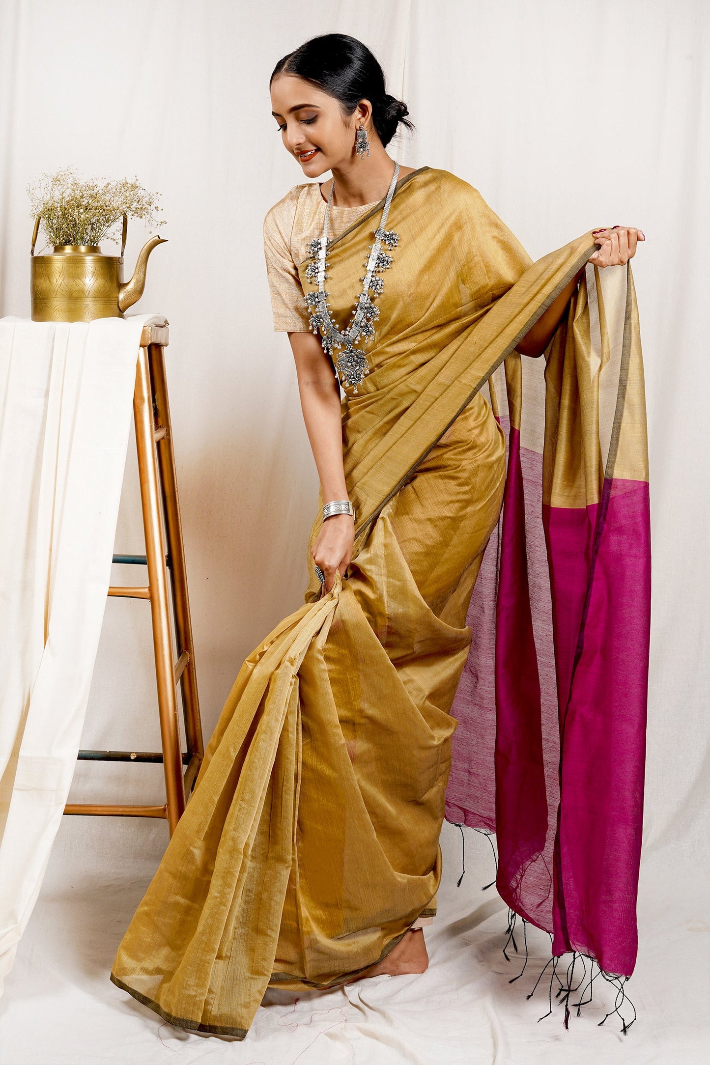 Teejh Nerine Saree & Jewelry Gift Set