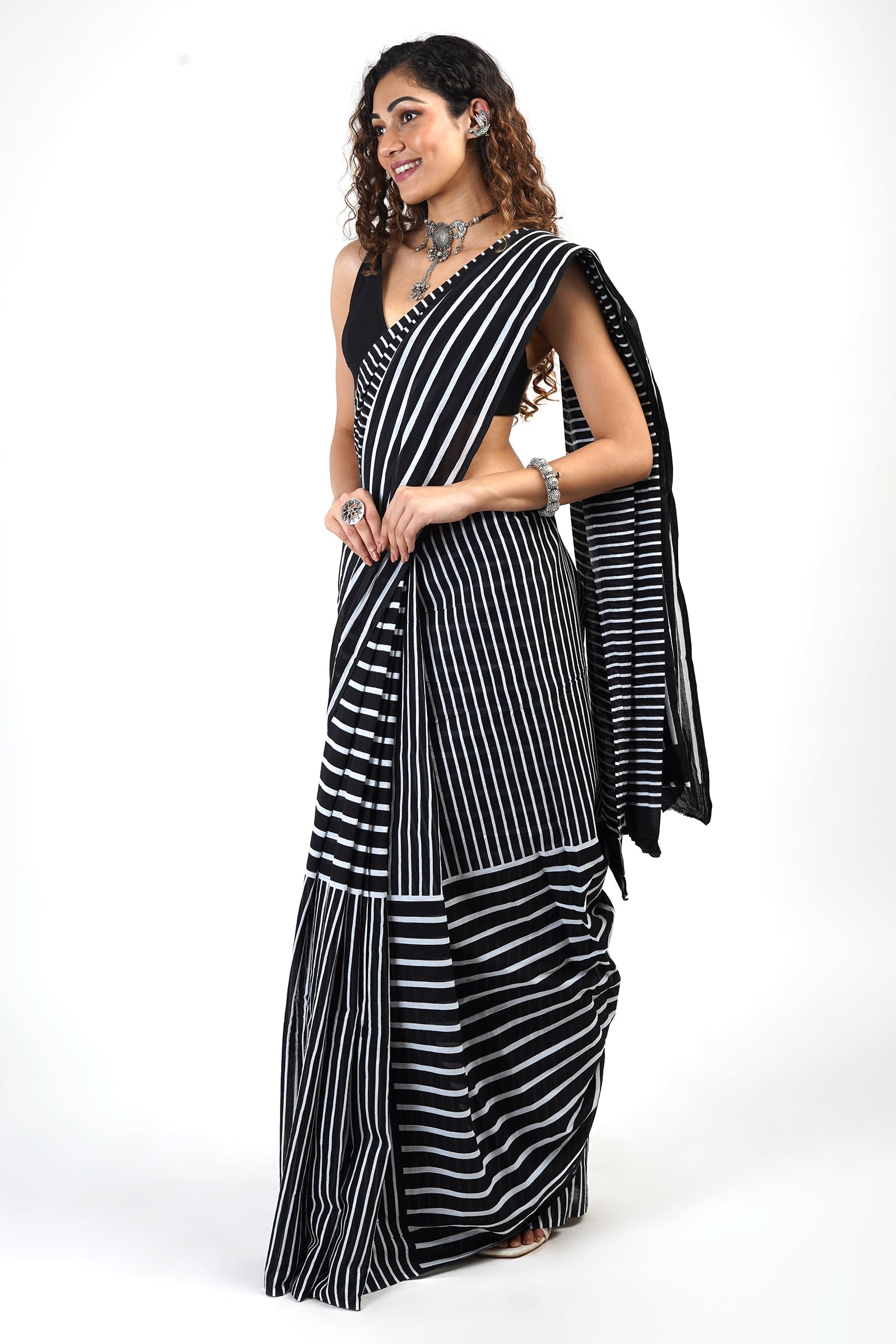 Teejh Liya Black Cotton Saree with Blouse Piece