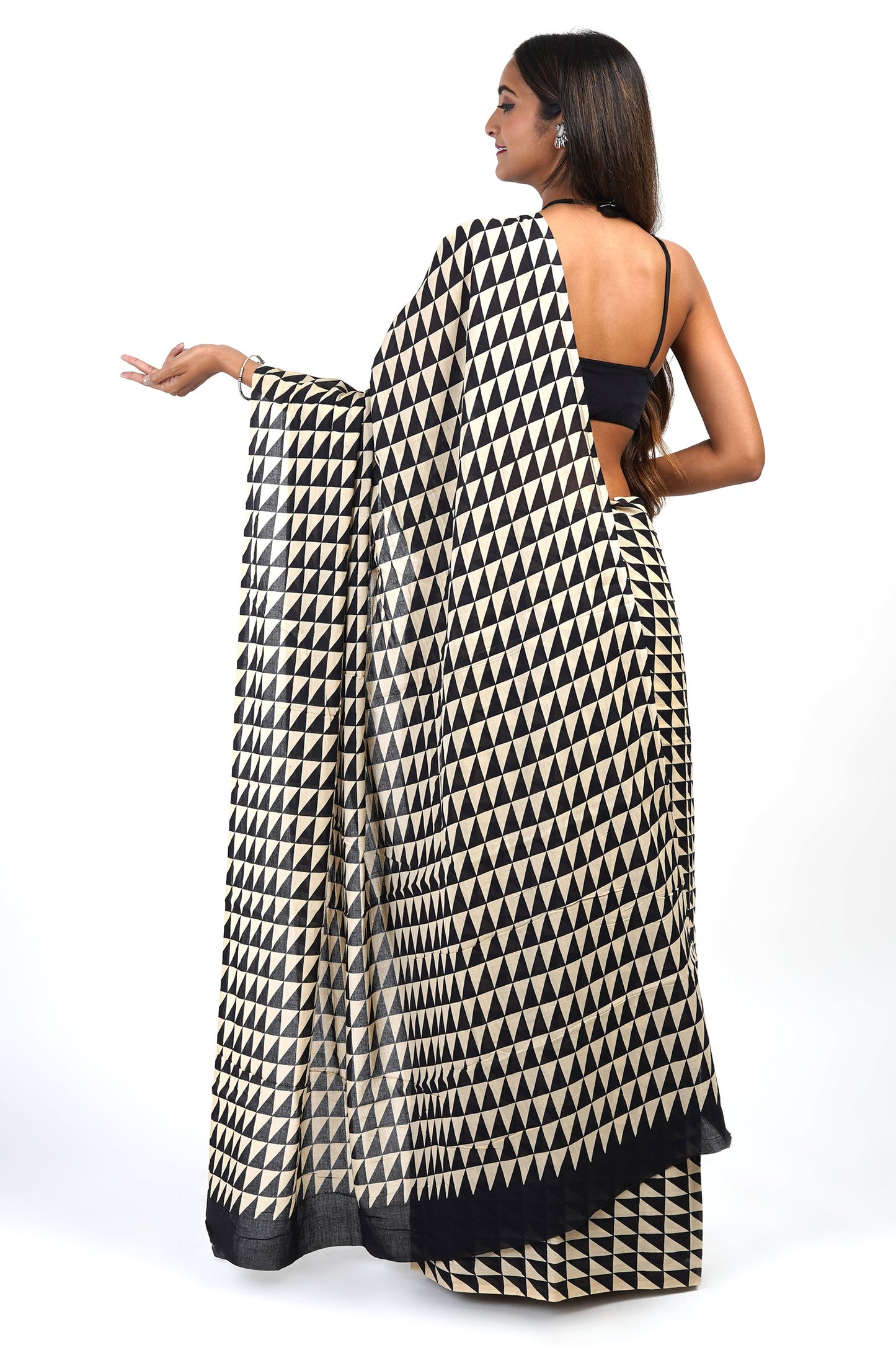 Teejh Ruhani Black and Beige Cotton Saree With Blouse Piece