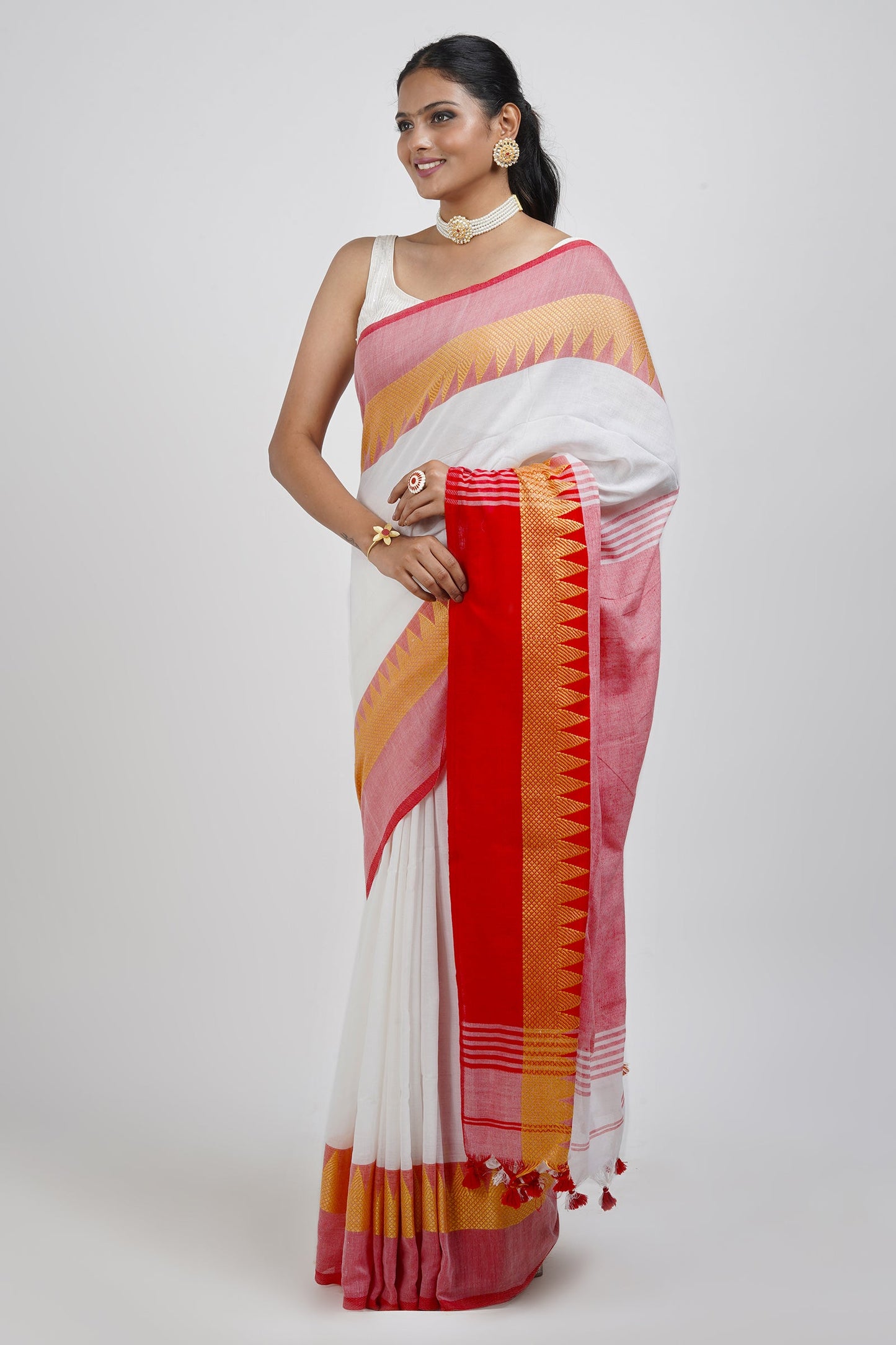 Teejh Aachal White & Red Soft Cotton saree