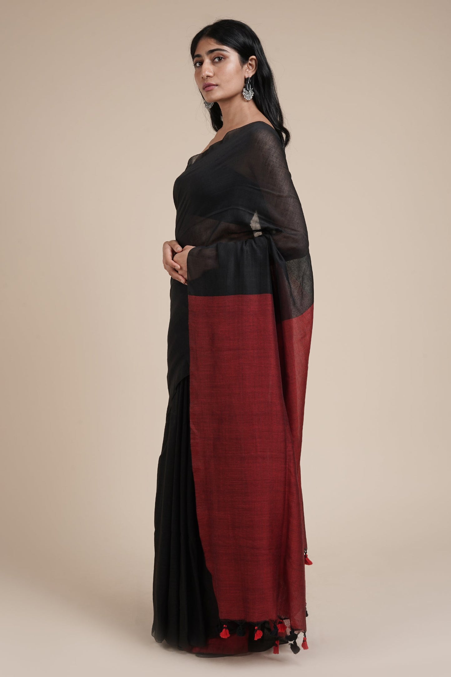 Teejh Varuni Black & Maroon Mulmul Saree