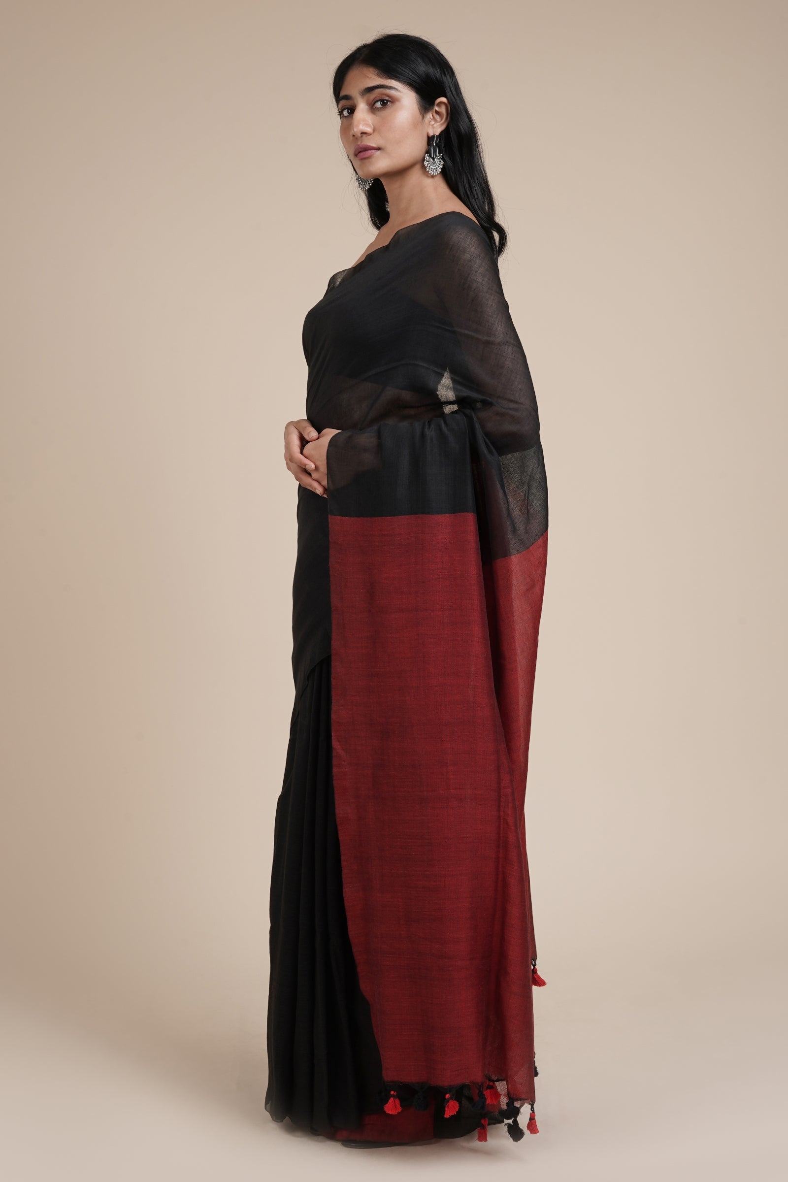 Teejh Varuni Black & Maroon Mulmul Saree
