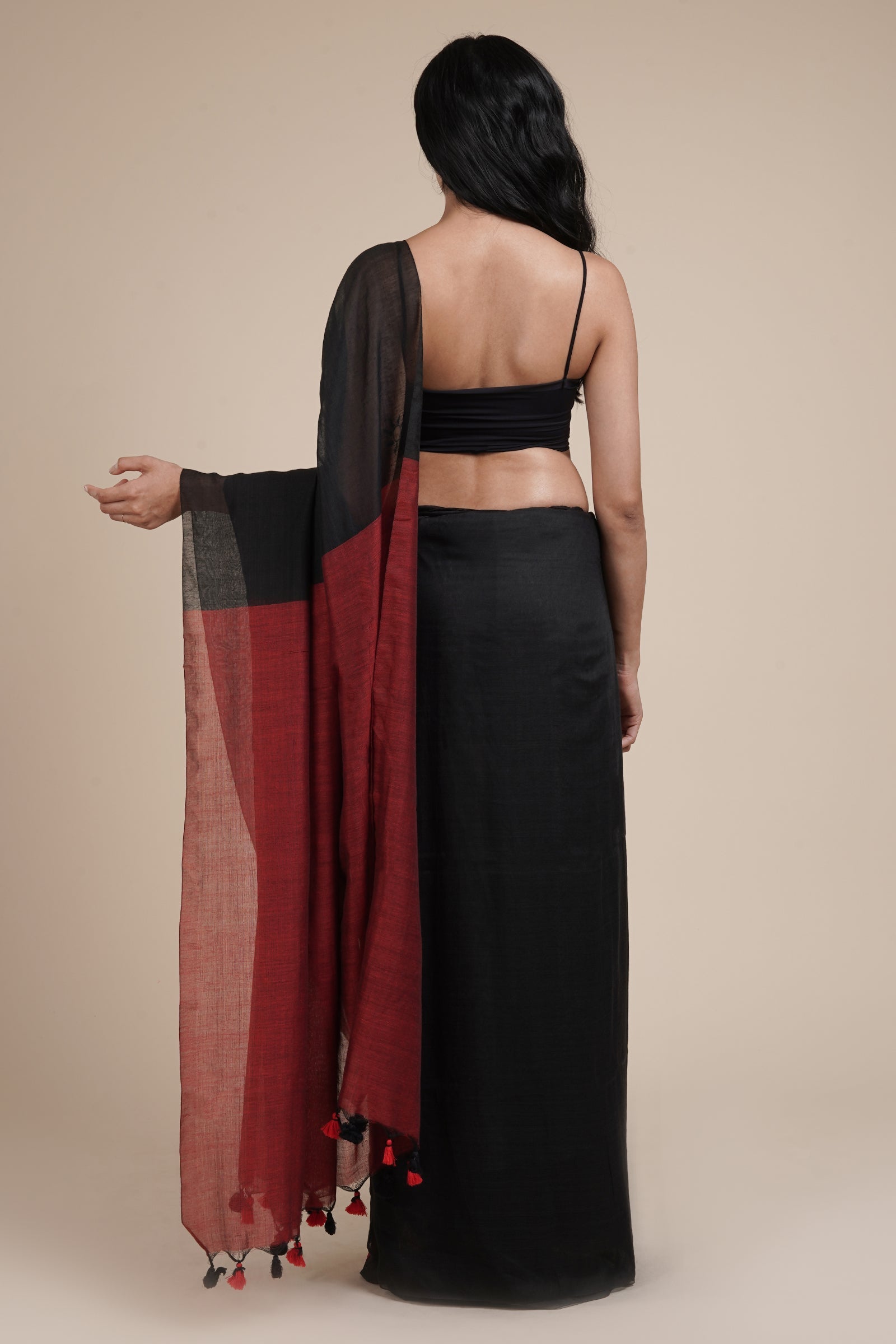 Teejh Varuni Black & Maroon Mulmul Saree