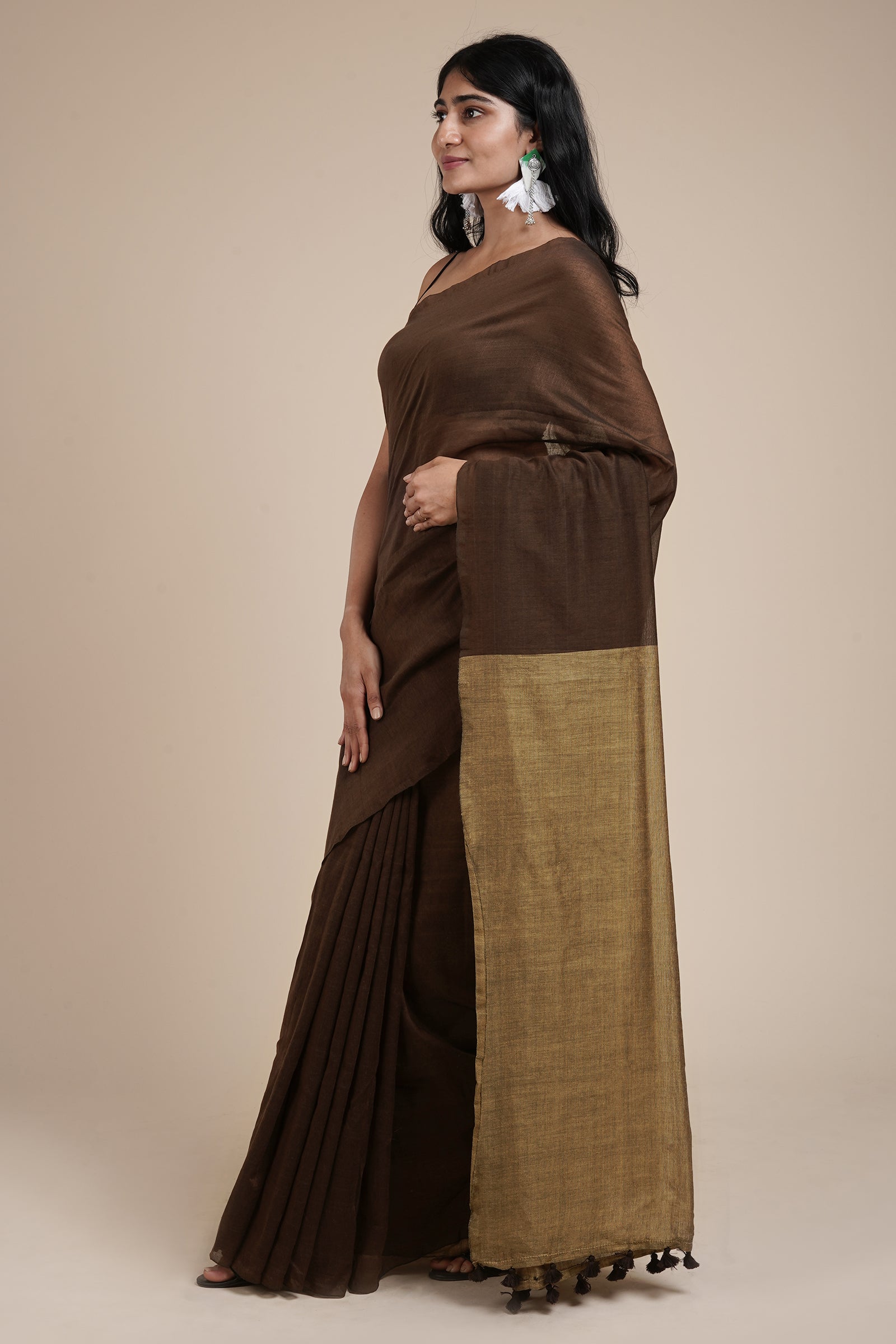 Teejh Varuni Brown & Beige Mulmul Saree