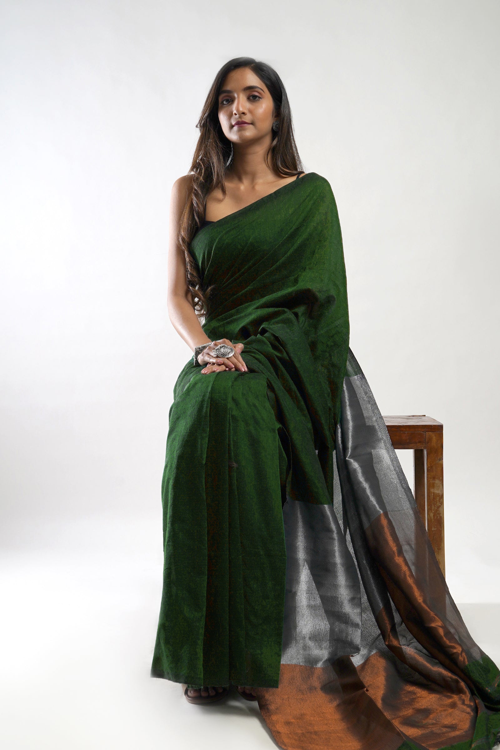 Teejh Ovyaa Dark Green Hand Woven Tissue Weaving Saree with Blouse Piece