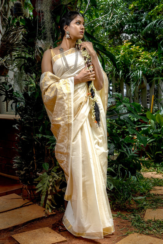 Teejh Anjila White and Gold Kerala Cotton Kasavu Saree
