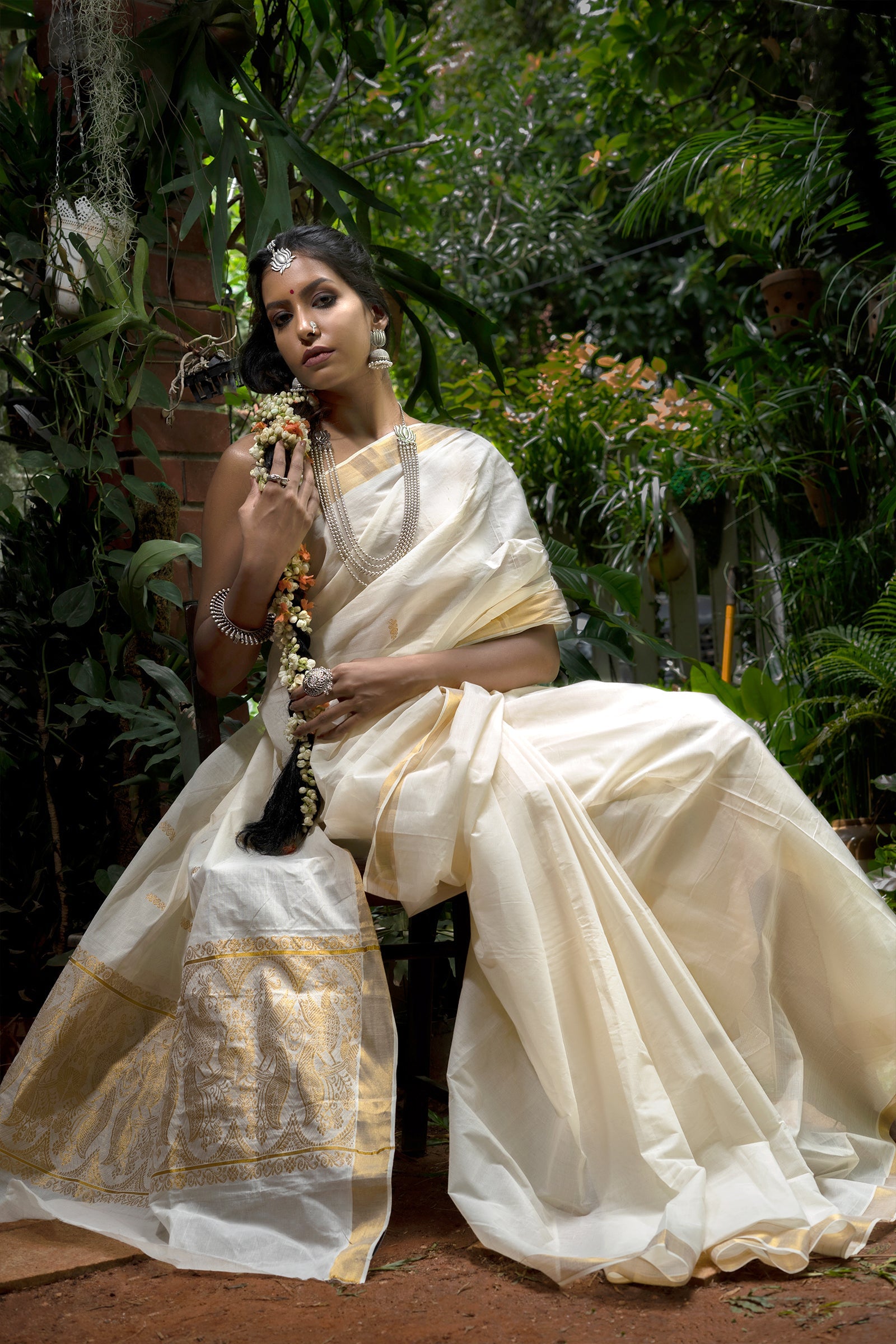 Teejh Anjila White and Gold Kerala Cotton Kasavu Saree