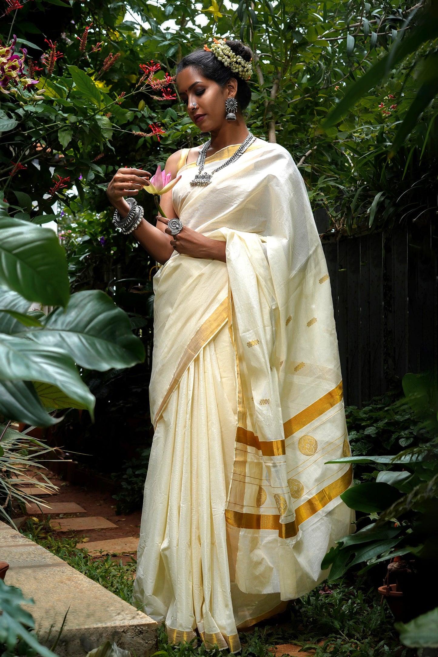 Teejh Preetika White and Gold Kerala Cotton Kasavu Saree