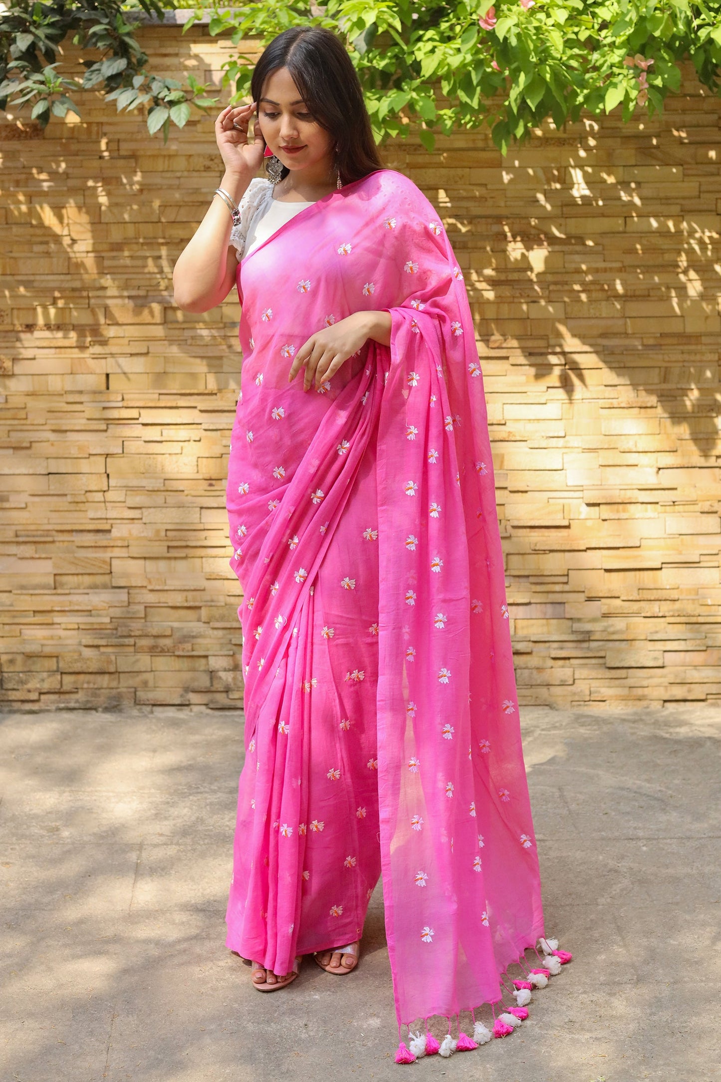Teejh Reiya Pink Embroidered Mulmul Cotton Saree