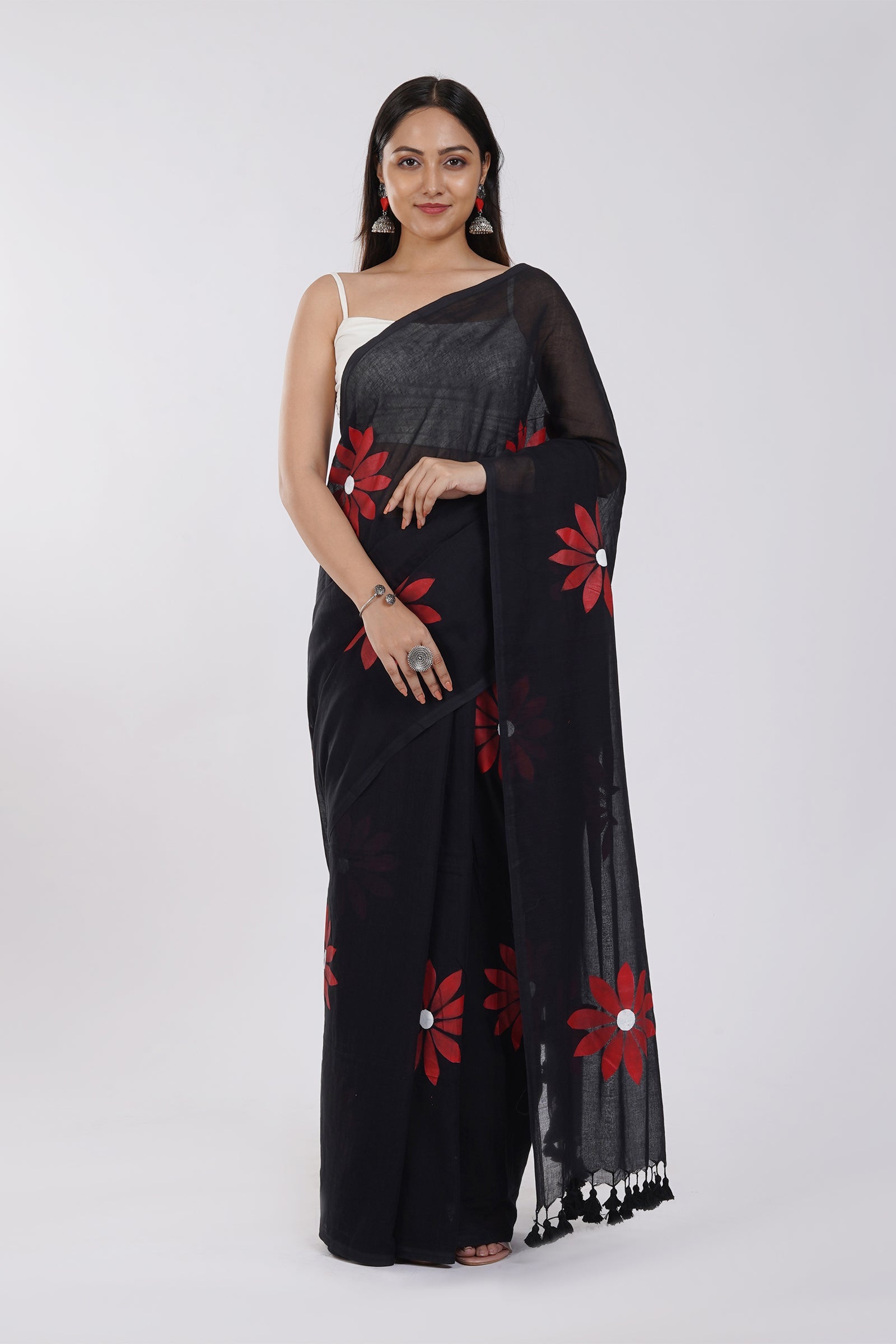 Teejh Kusuma Black and Red Mul Cotton Printed Saree