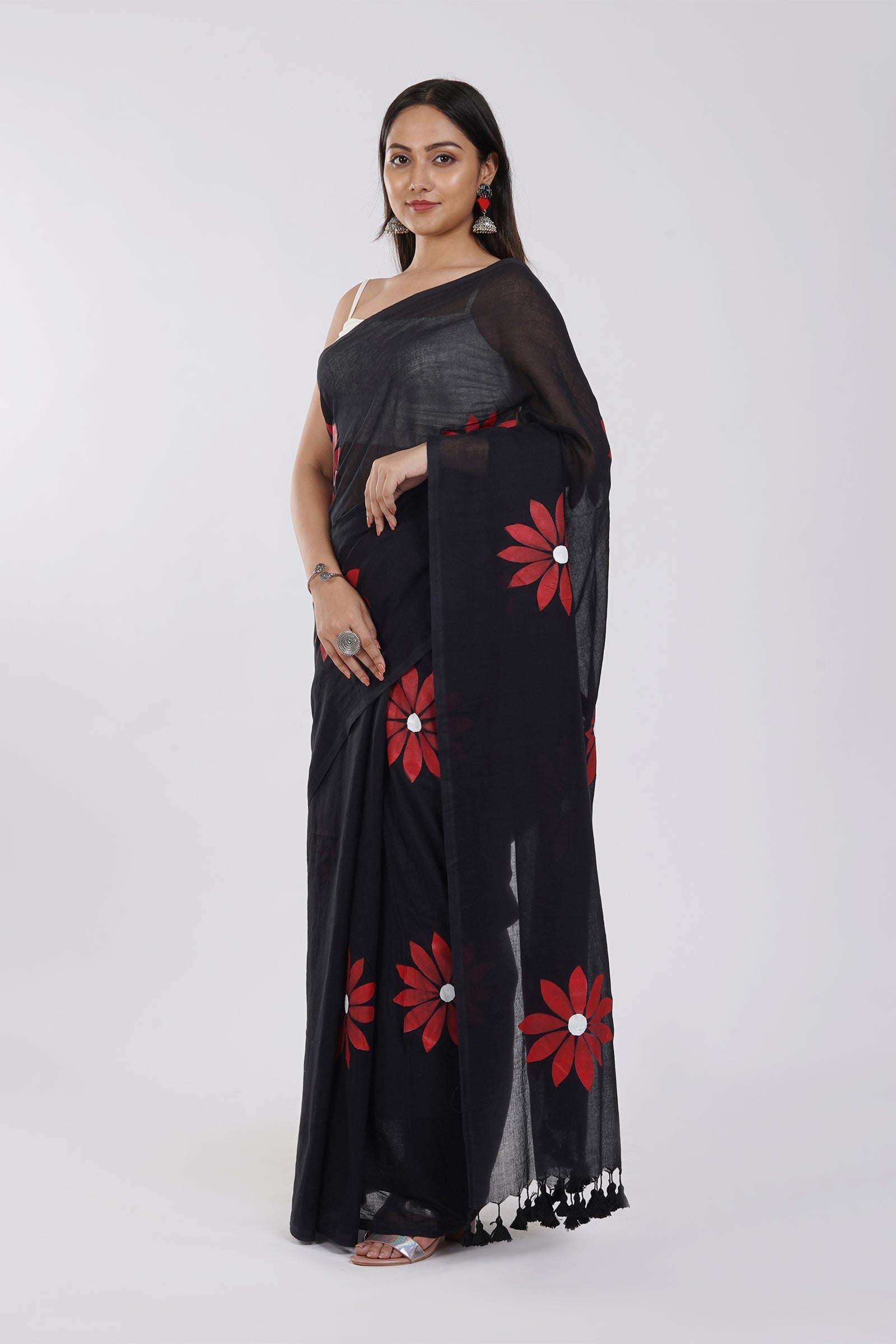 Teejh Kusuma Black and Red Mul Cotton Printed Saree