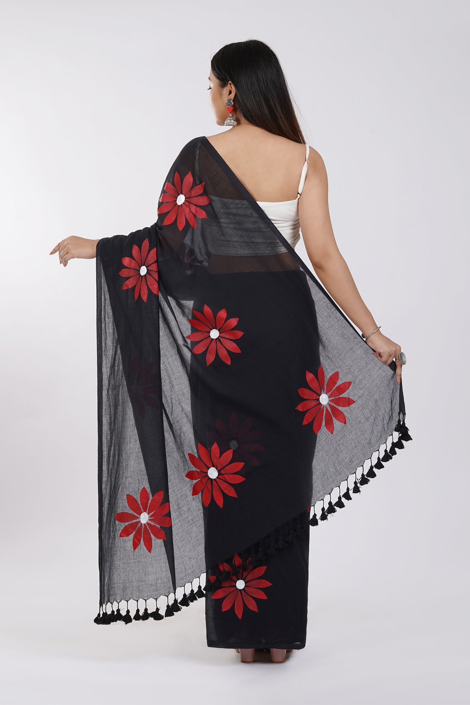Teejh Kusuma Black and Red Mul Cotton Printed Saree