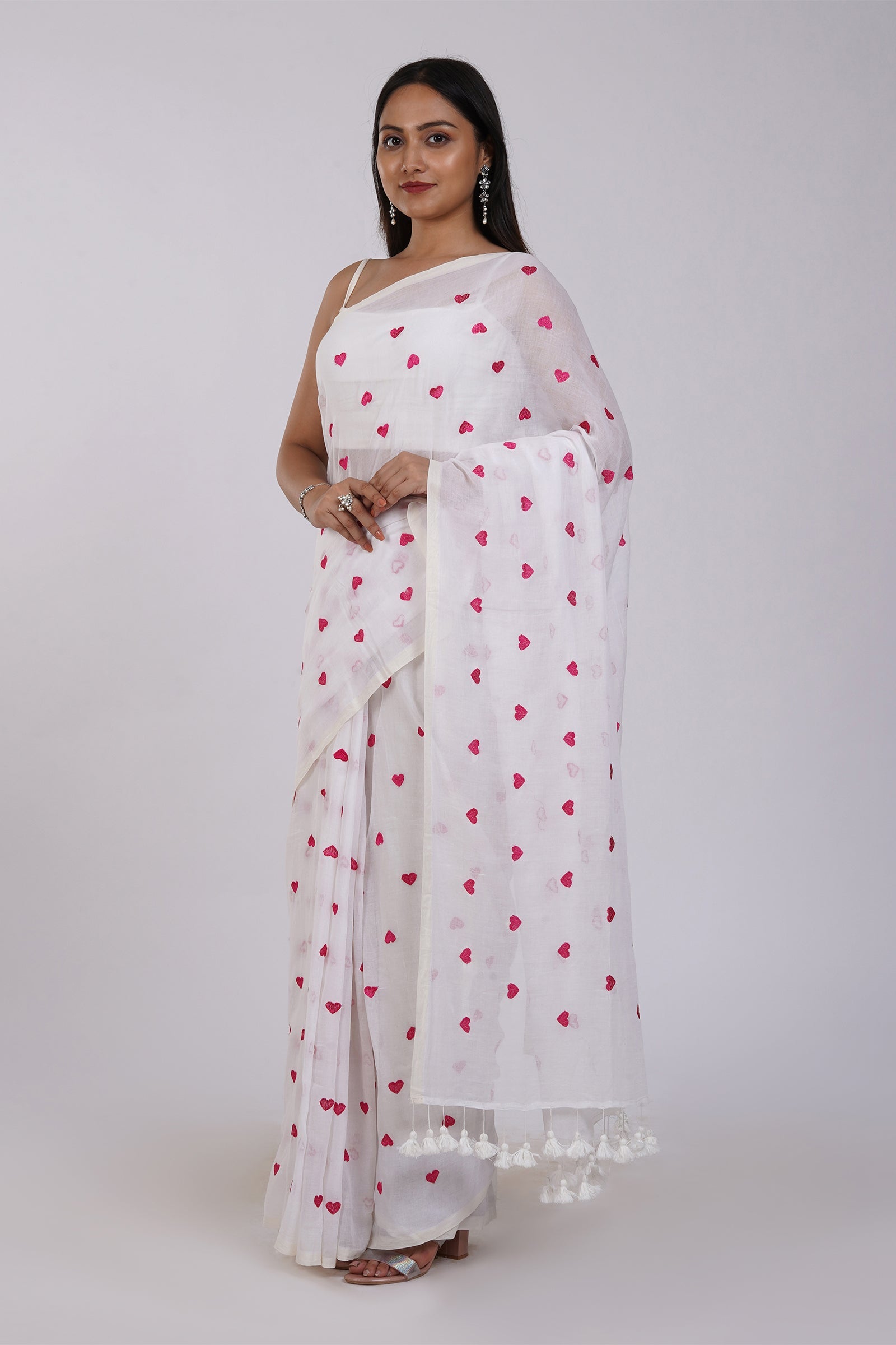 Teejh Chahna White and Pink Mul Cotton Heart Embroidery Saree
