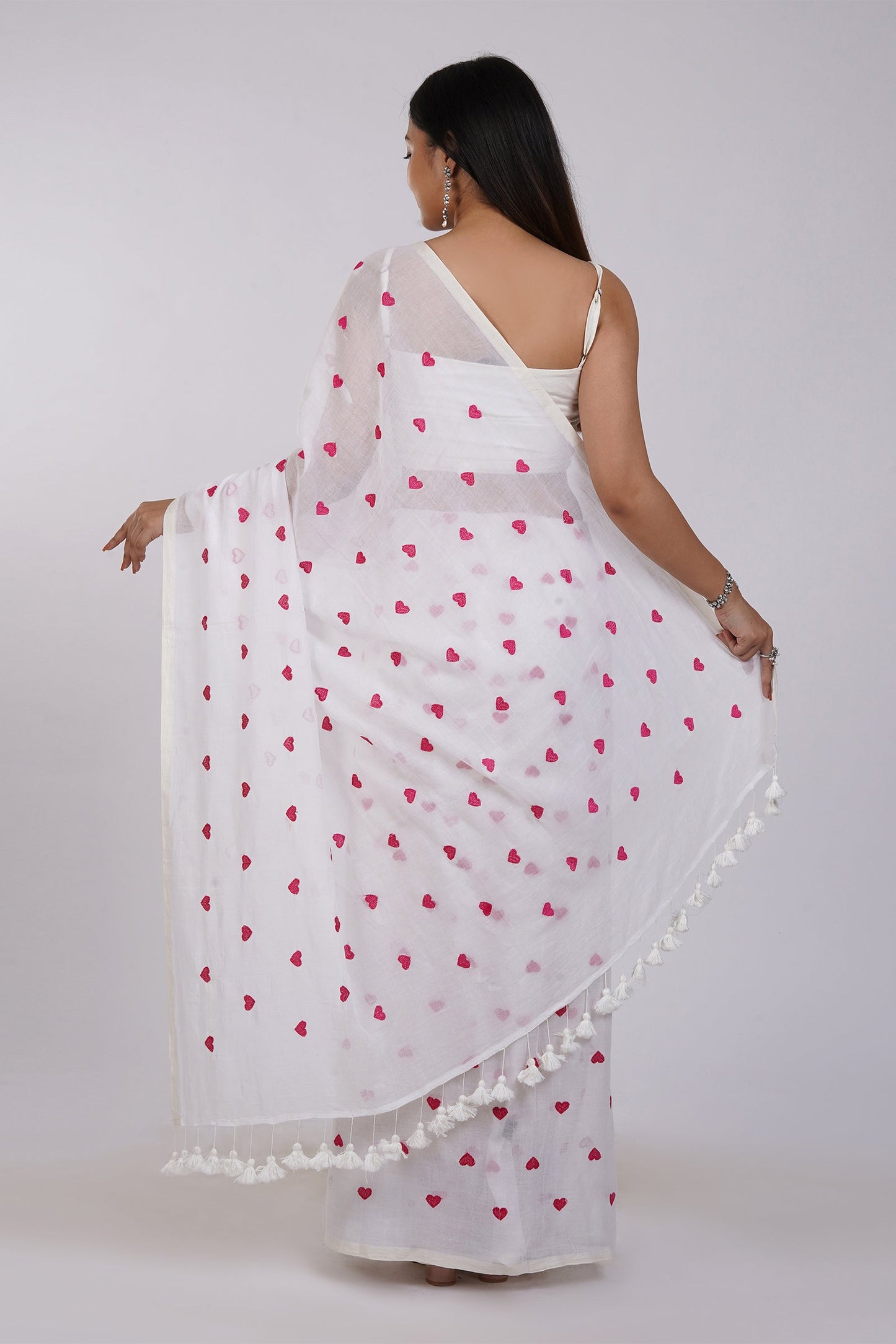 Teejh Chahna White and Pink Mul Cotton Heart Embroidery Saree
