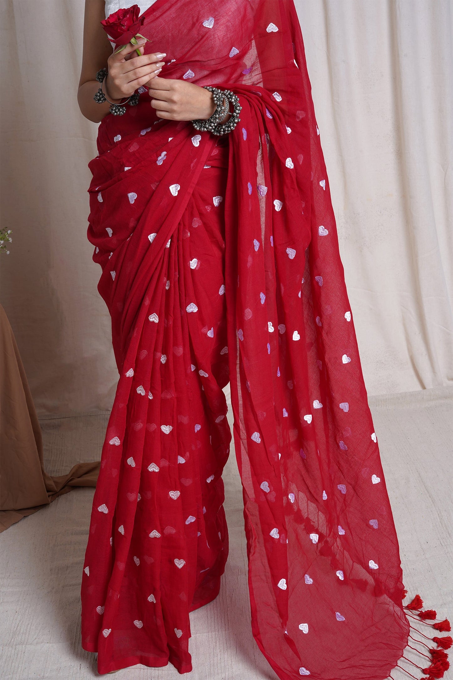 Teejh Chahna Red and White Mul Cotton Heart Embroidery Saree