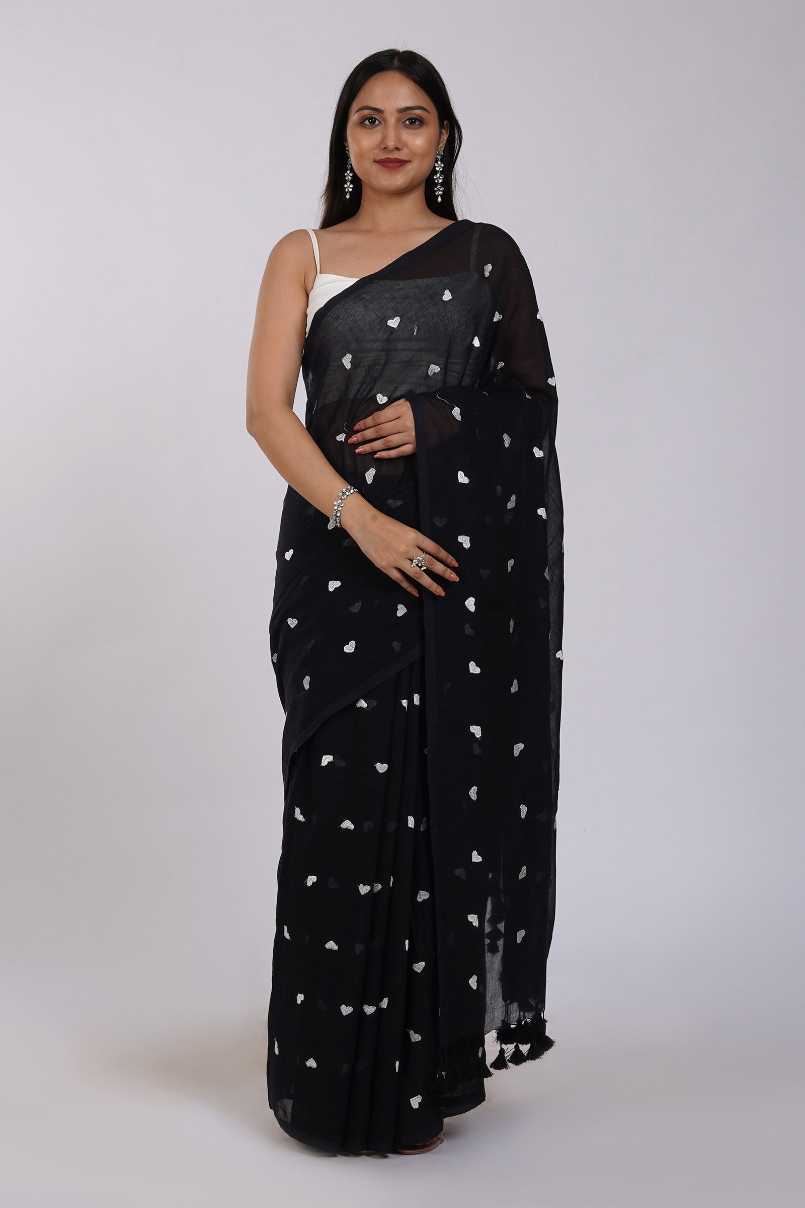 Teejh Chahna Black and White Mul Cotton Heart Embroidery Saree