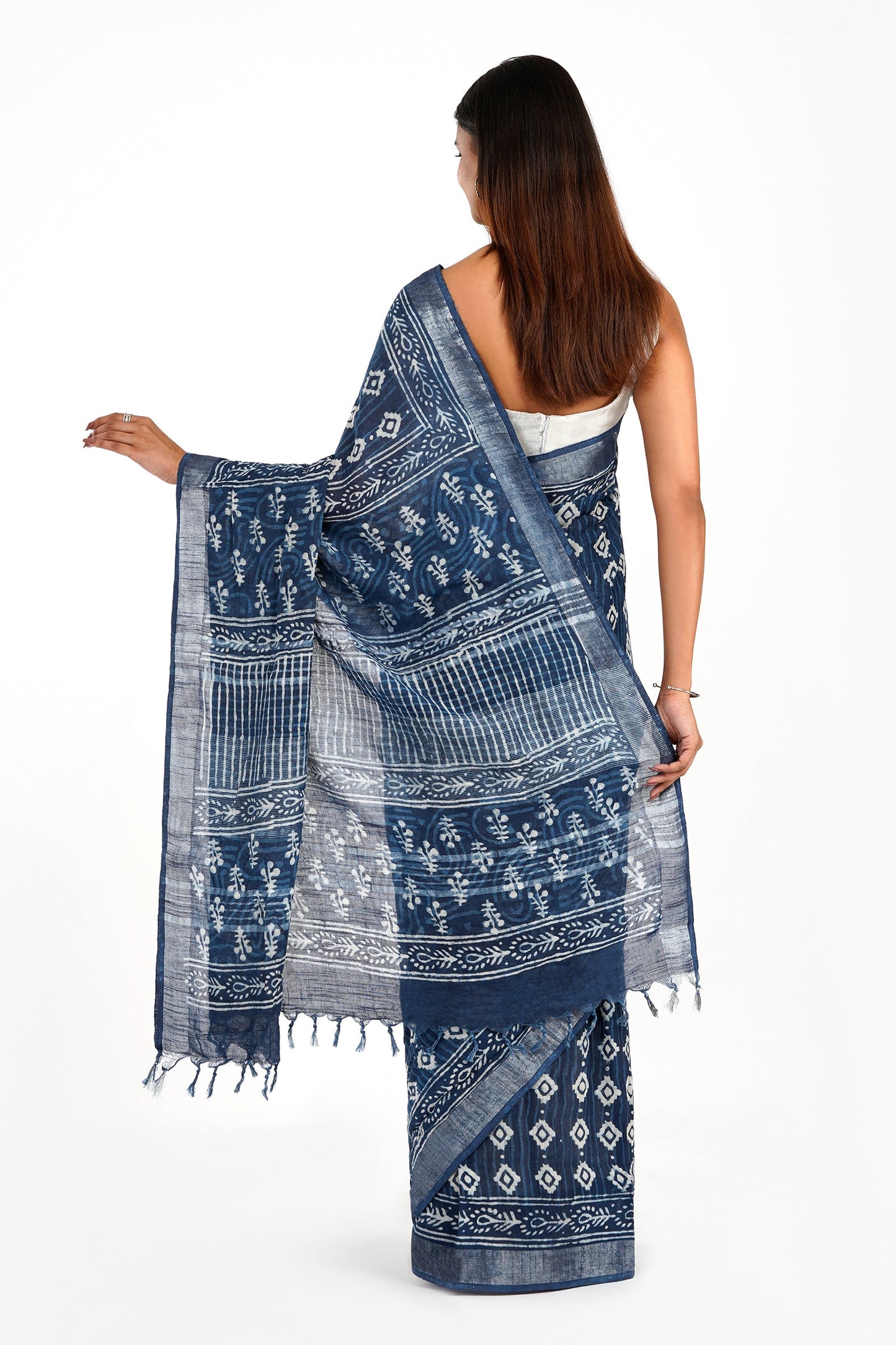 Teejh Velvet Navy Linen Saree