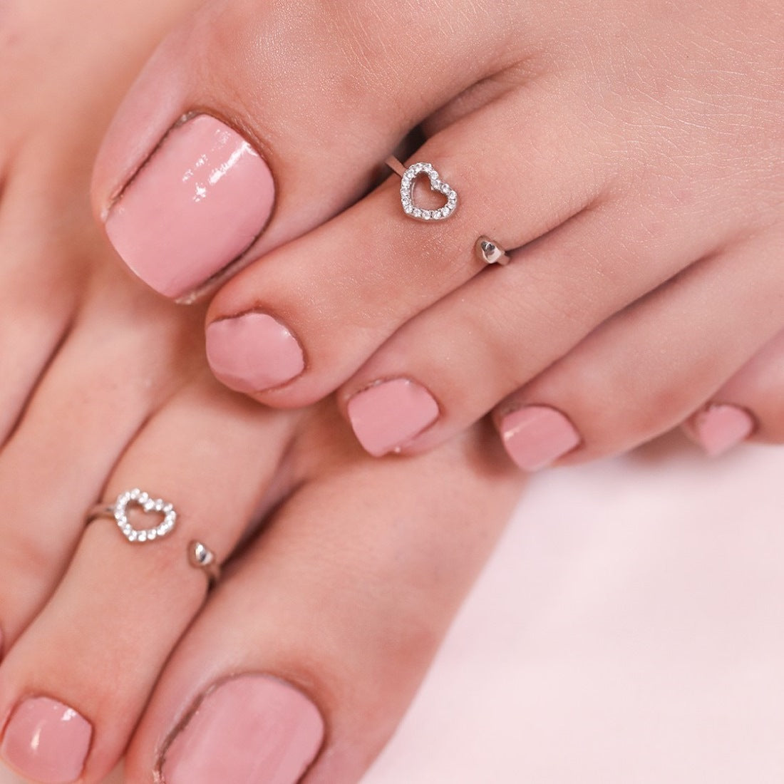 Woman's toes wearing an adjustable heart 925 Sterling Silver toe ring. Silver jewelry for women. – Zavya