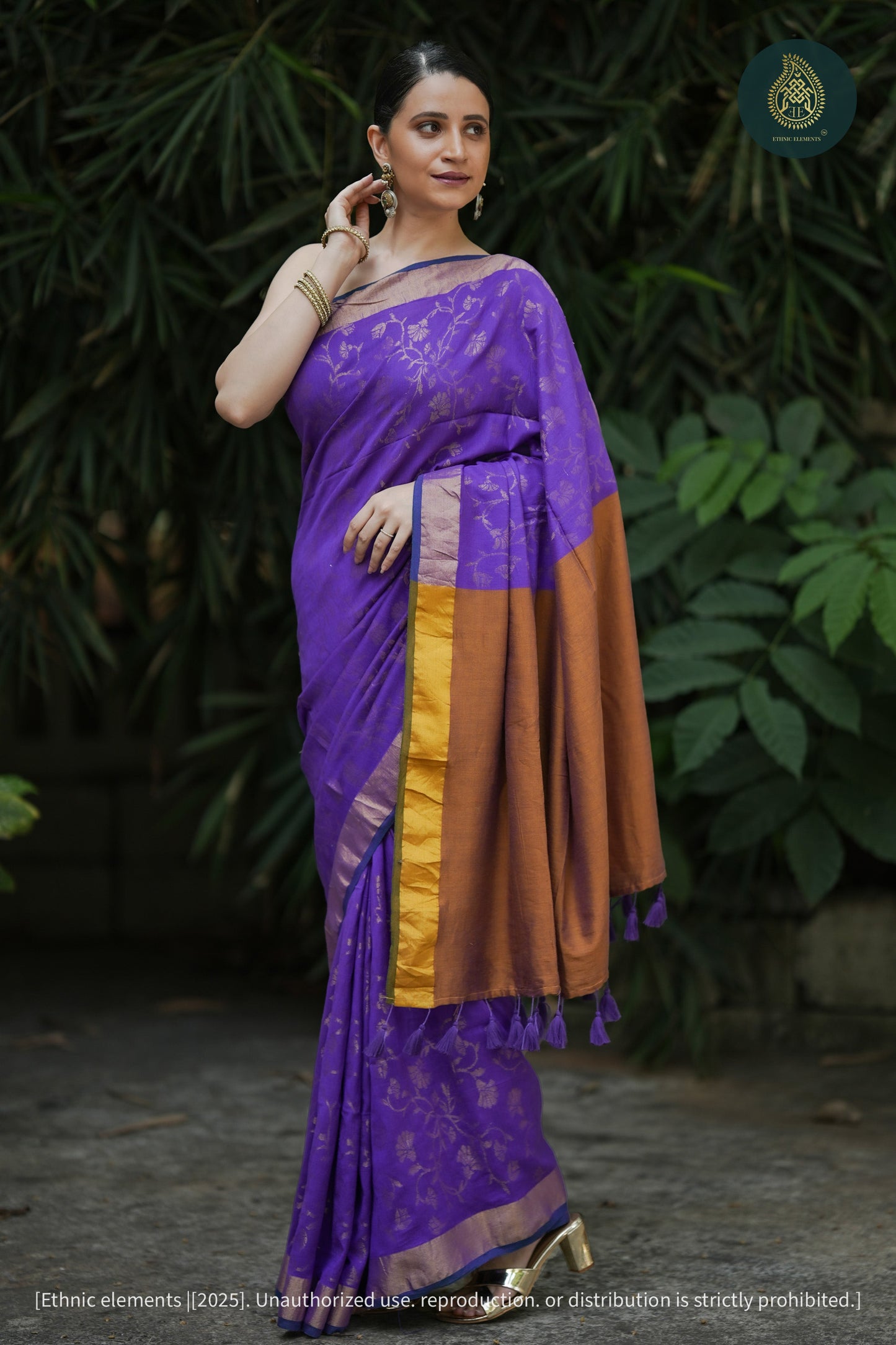 Varnika Rani - Mul Cotton Zari Floral Jaal Saree