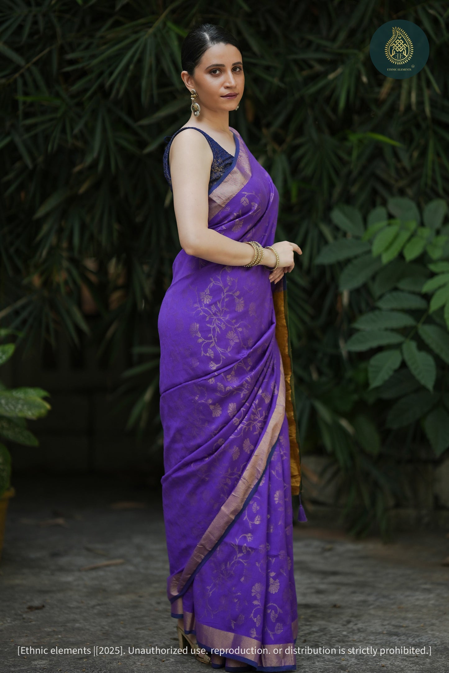 Varnika Rani - Mul Cotton Zari Floral Jaal Saree