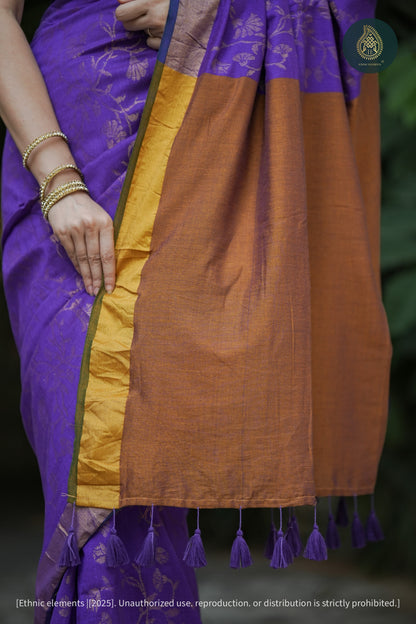 Varnika Rani - Mul Cotton Zari Floral Jaal Saree
