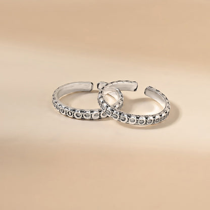 Circular Harmony Oxidized Toe Ring
