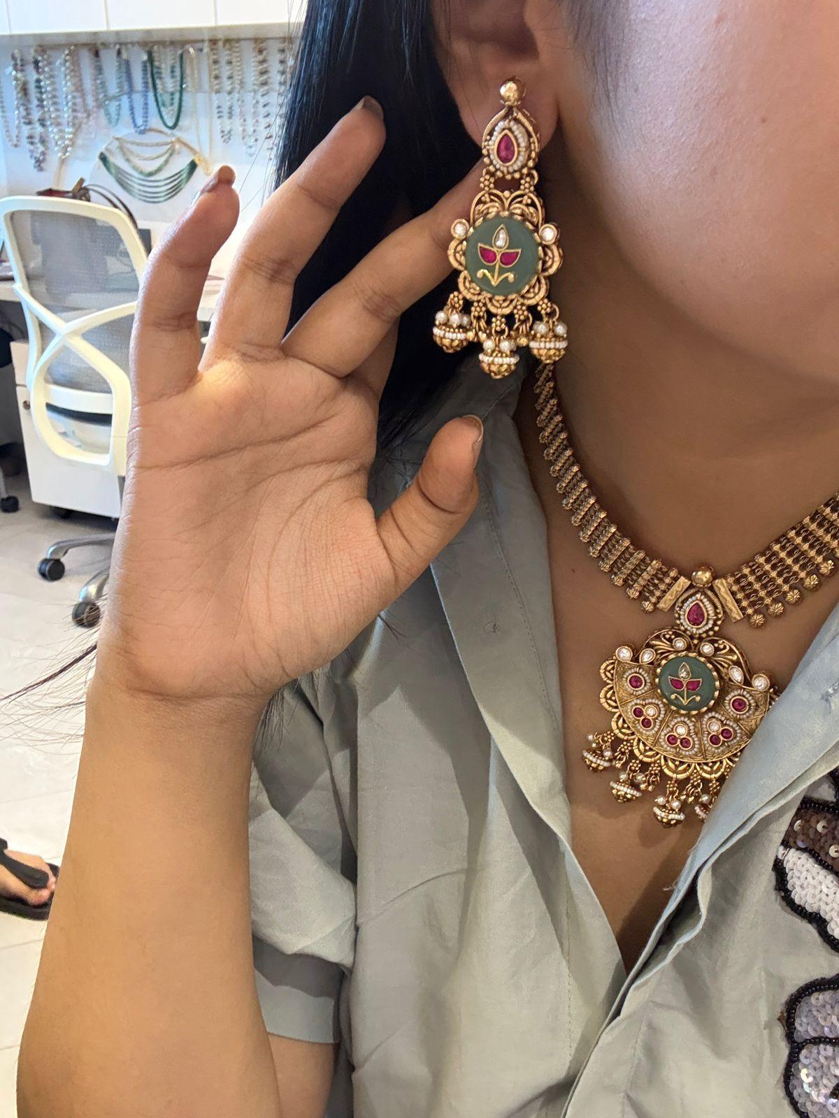 Vanjhoola Gold Necklace Set with Earrings | Sone Pe Suhaga