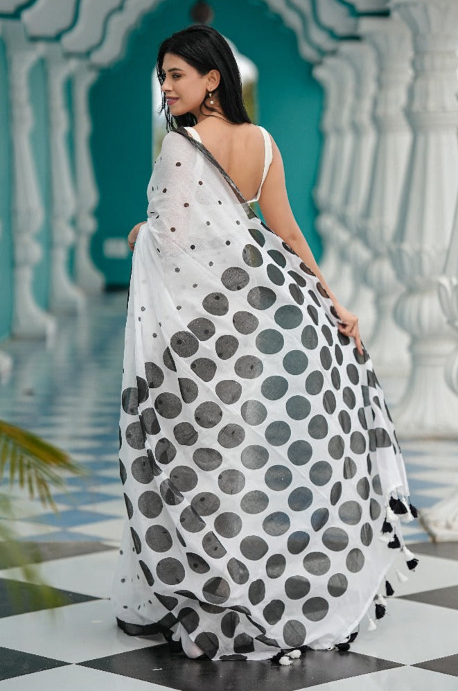 Mul Cotton Saree With Polka Dots - Mono Black