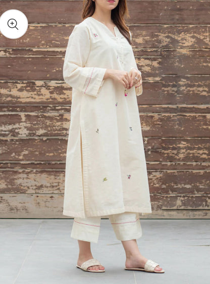 JAIPUR Elegant Off-White Embroidered Kurta Set