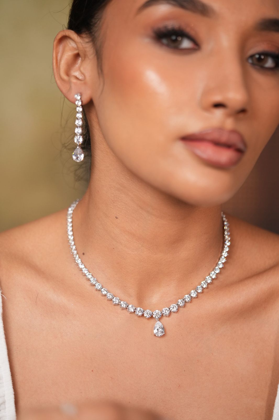 Lisa Round Solitaire Diamond Necklace With Pear Drop