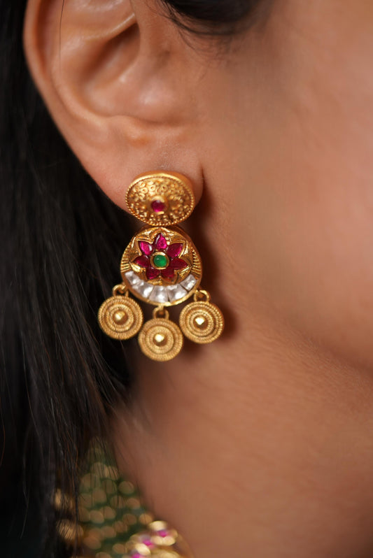 Rasiya Gold Necklace with Mid-Sized Earrings | Banjaran Collection
