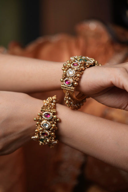Jhunjhun Gold Traditional Indian Kada | Sone Pe Suhaga