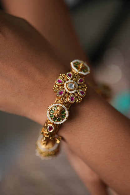 Nita Kalire Gold Traditional  Kada | Sone Pe Suhaga